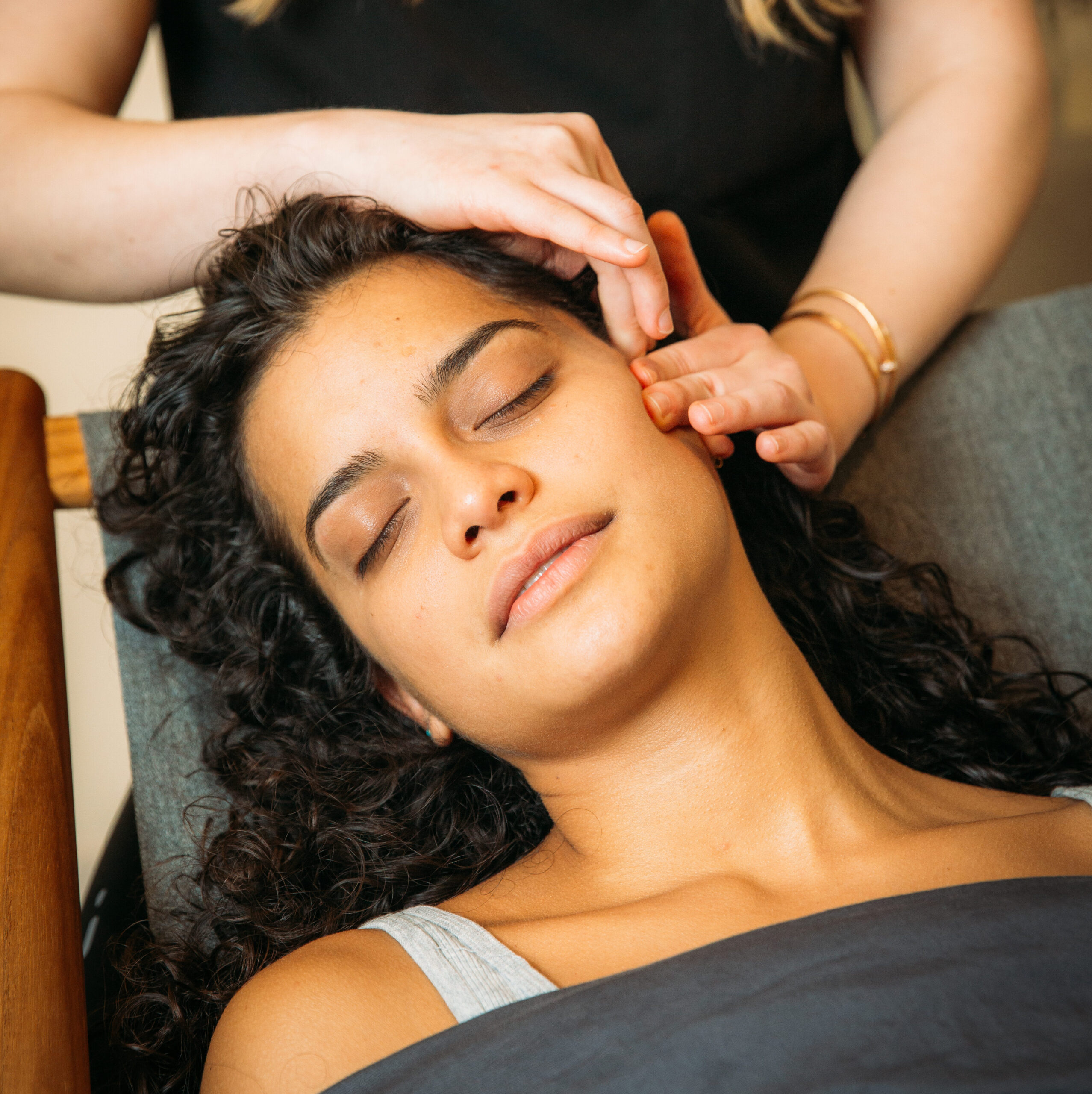 Head Shoulder Massage